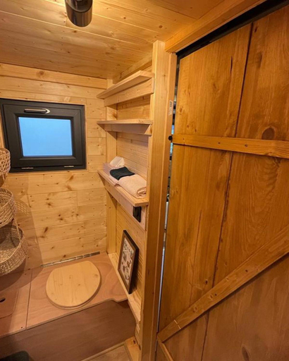 Bathroom 1, Tiny House, Haute-Saône