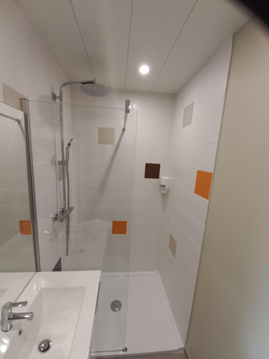 Bathroom, Logis Hotel et Restaurant La Croix de Mille, Tarn