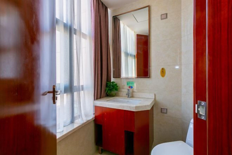 Bathroom 4, Jinhua Kokusai Hotel, Chongzuo