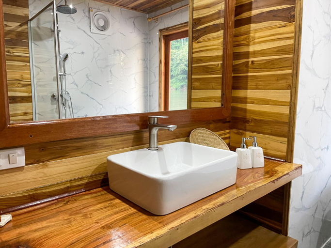 Bathroom 3, Nongkhiaw The Float house, Ngoi