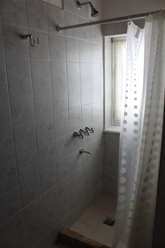 Bathroom 3, Hotel Arquimedes, Ñorquín