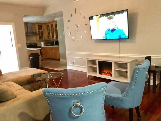 Others 4, 6151 Sandcrest · Next to Universal. Pool Sleep 9. Walk to Park, Orange