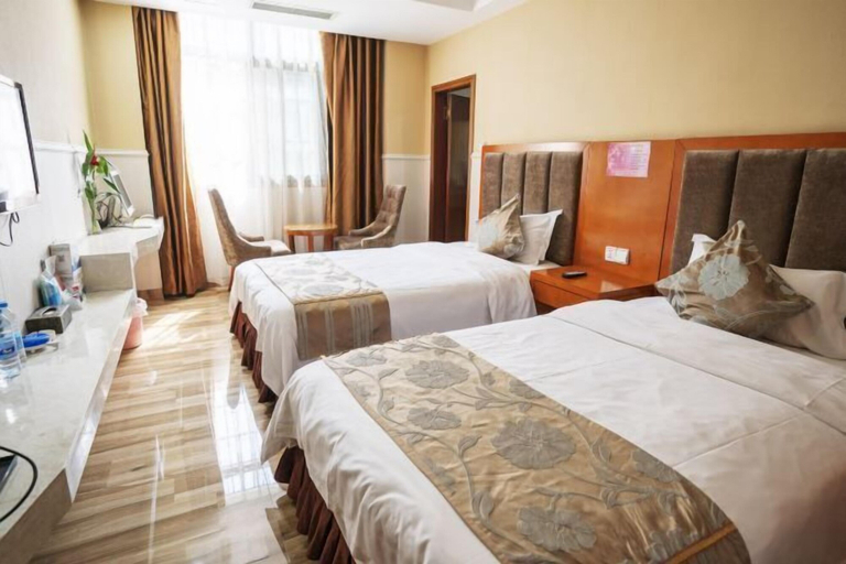 Bedroom 1, Yi Long Hua Chen Impress Business Hotel, Nanchong