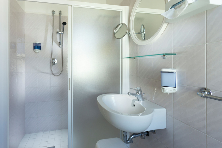 Bathroom 4, Hotel Vela d'Oro, Rimini