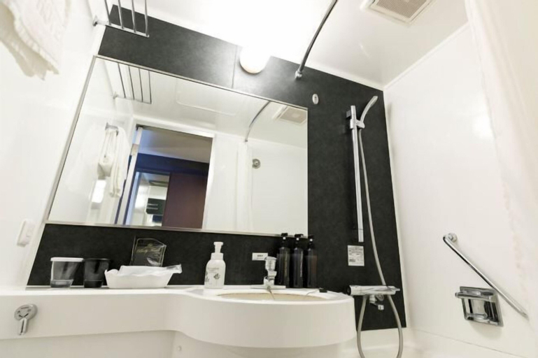 Bathroom 17