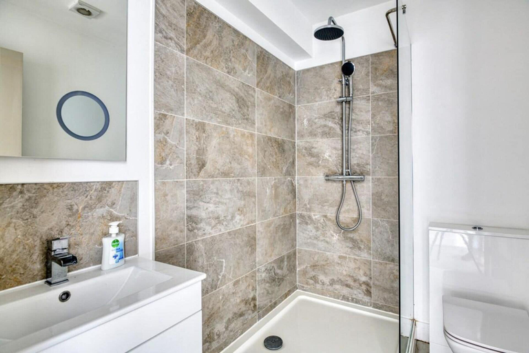 Bathroom 4, City Flat in Hull-silvester Street-free Parking, Kingston upon Hull