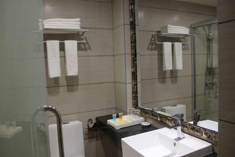 Bathroom 3, Yage Hotel, Baise