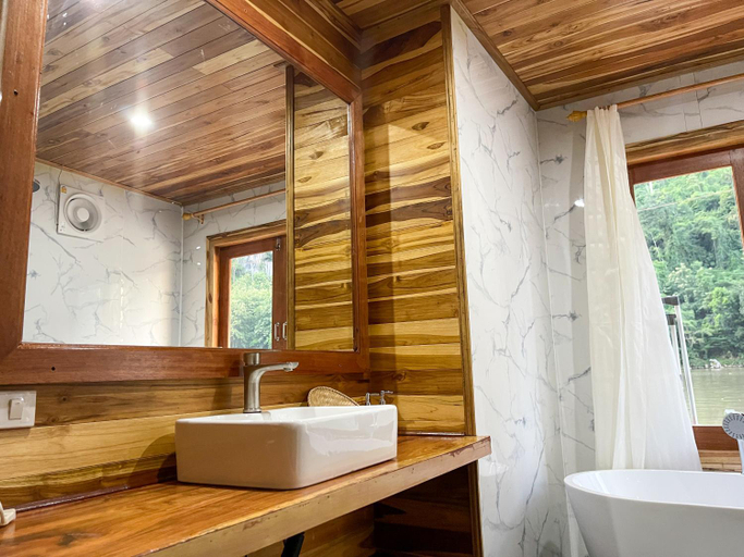 Bathroom 3, Nongkhiaw The Float house, Ngoi