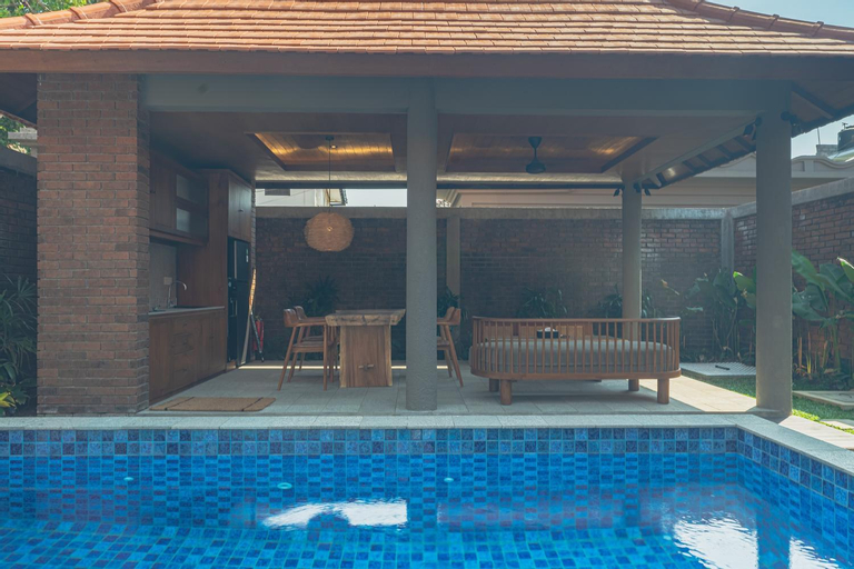 Swimming Pool 25