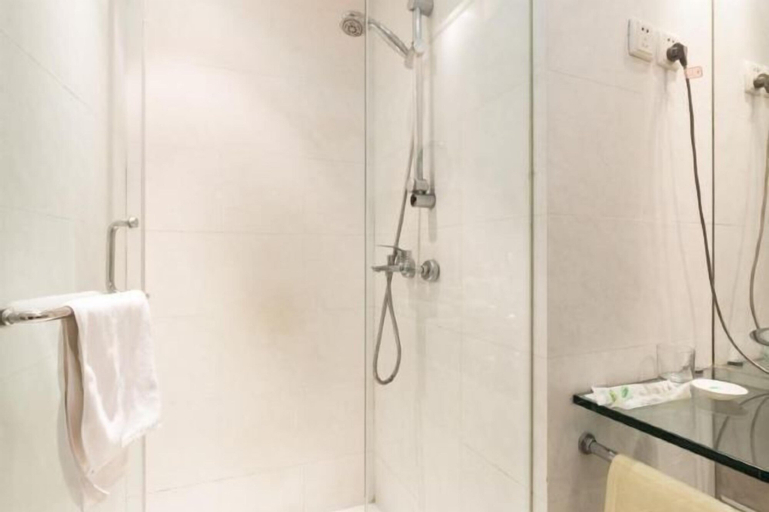 Bathroom 14