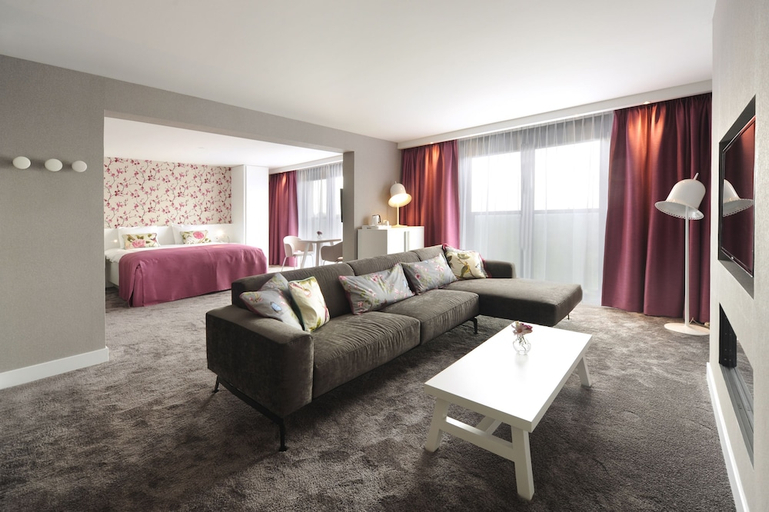 Others 4, Hotel Venlo, Venlo