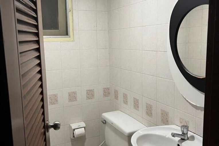 Bathroom 15