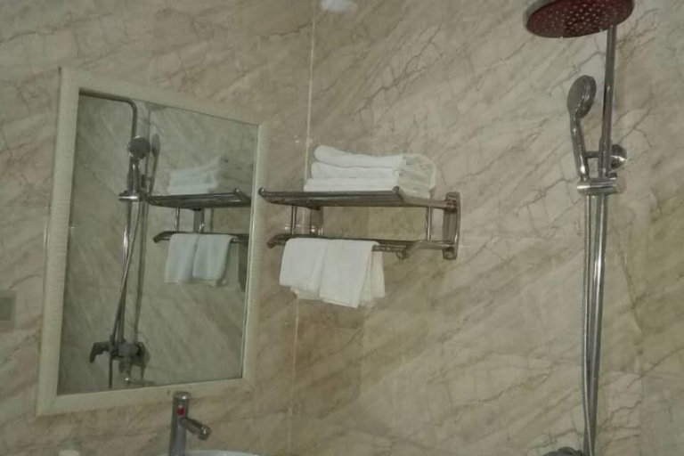 Bathroom 3, Zai Shui Yi Fang Hotel (Qiubei Jiaolian Plaza), Wenshan Zhuang and Miao