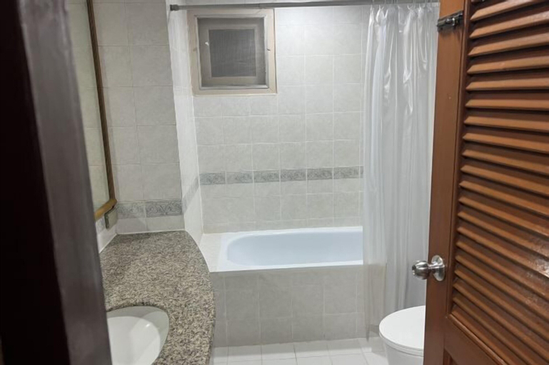 Bathroom 13