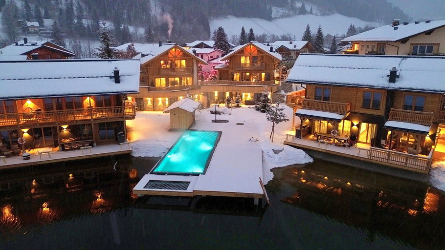Exterior & Views