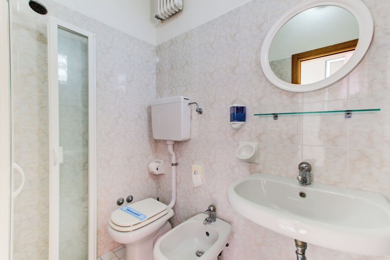 Bathroom 4, Hotel Vela d'Oro, Rimini