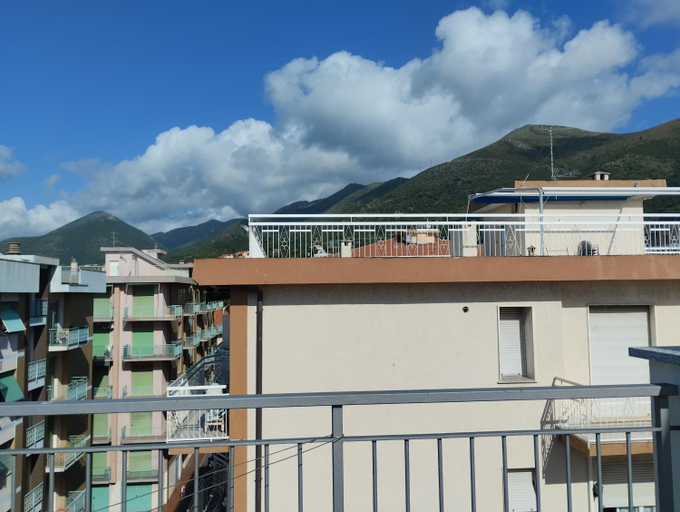 Exterior & Views 8