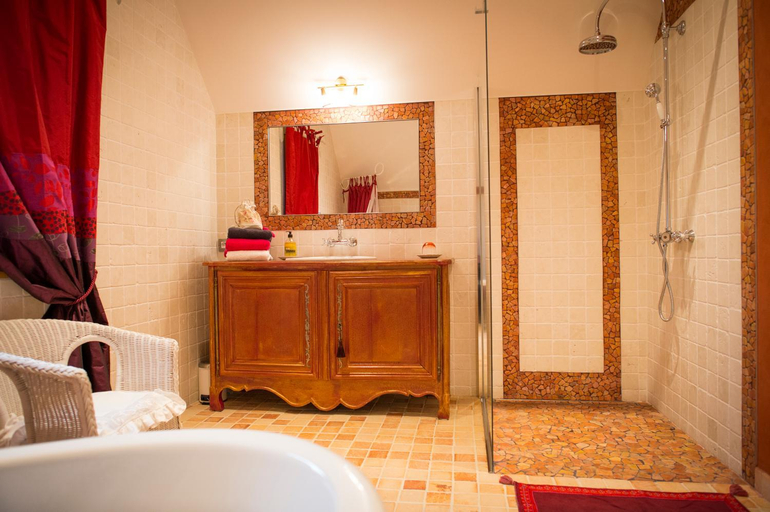 Bathroom 3, Lyolyl BnB, Orne