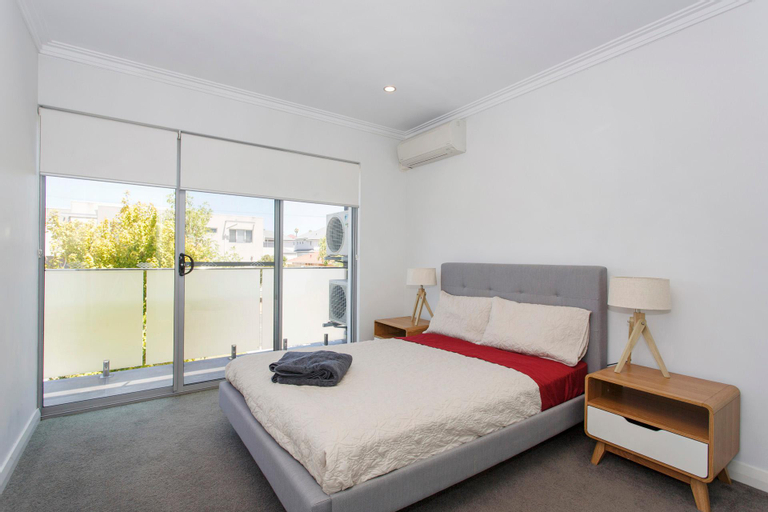 Bedroom 3, Stirling Apartment 3- Modern Central Apartment, Stirling