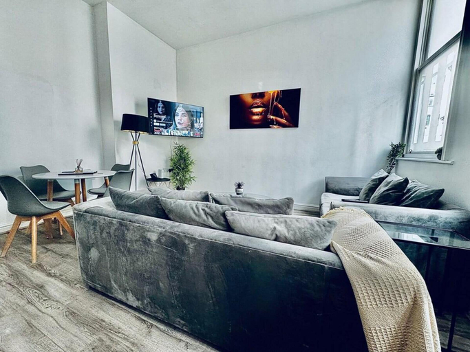 Others 5, Captivating 2-bed Apartment in Liverpool, Sefton