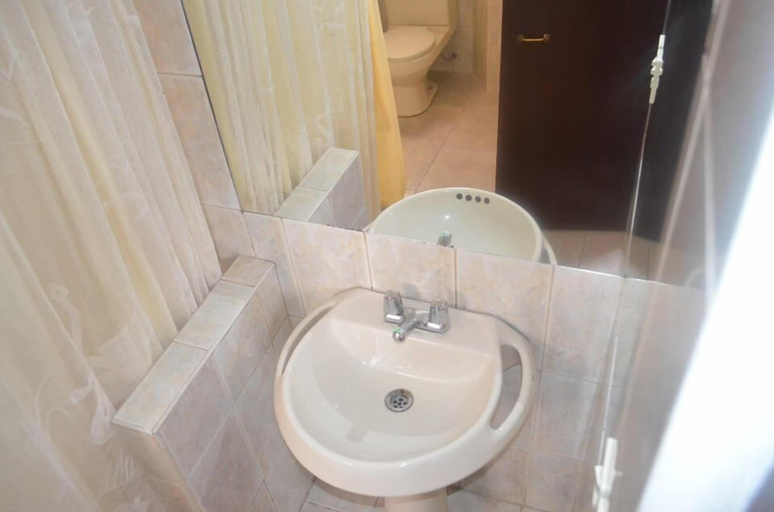 Bathroom 3, Pacha Suite, Puno