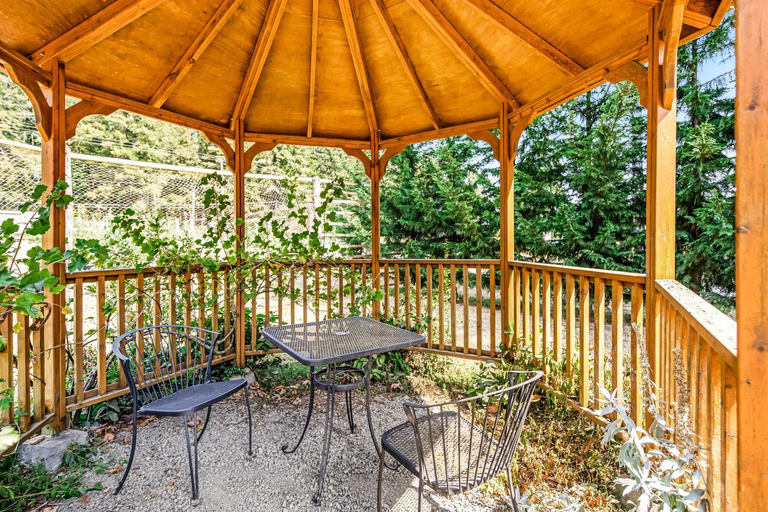 Others 4, Mount Constance, Room 10 at Mount Walker Inn, Jefferson
