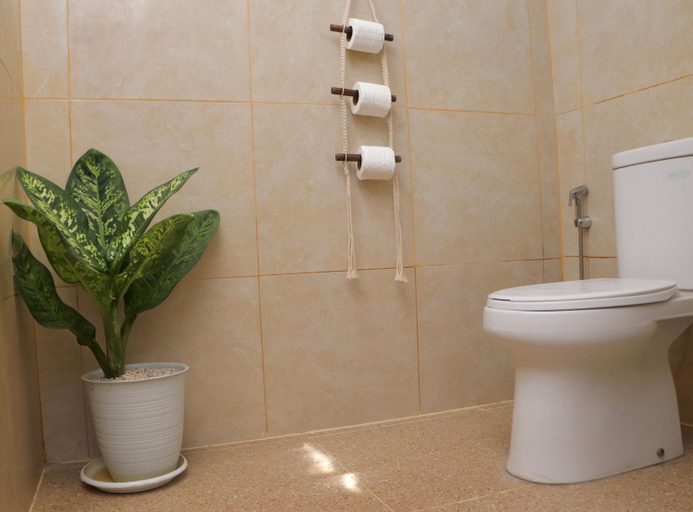 Bathroom 4, New Balengku Dua Hotel, Lombok