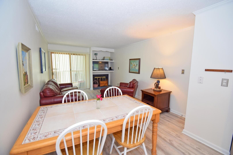 Dining 4, Park Place 101 2 Bedroom Condo by RedAwning, Worcester