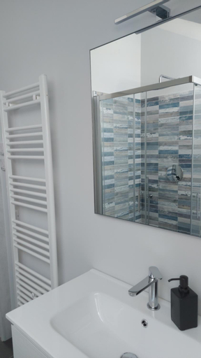 Bathroom 16
