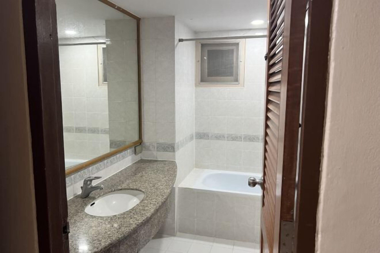 Bathroom 14