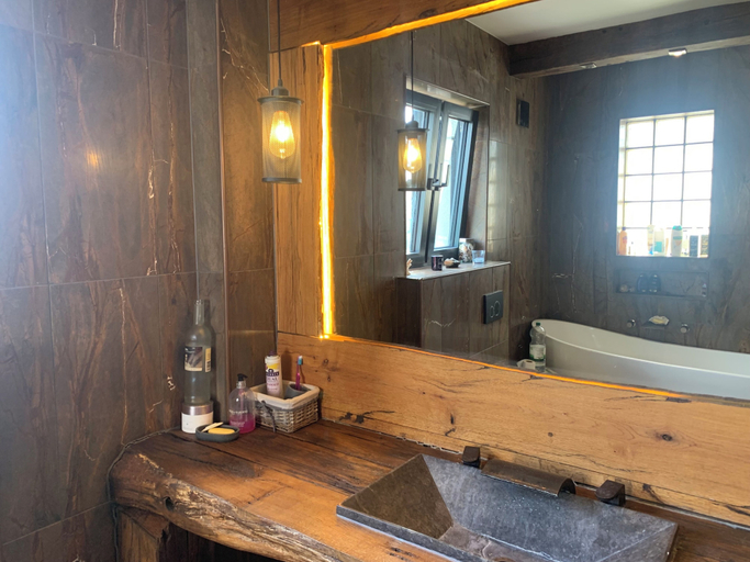 Bathroom 5, Designer Villa With spa and Magical Views, 5 bdr, London