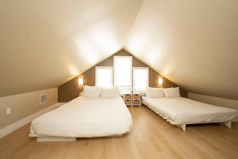 Bedroom 2, Just steps to Duval- Sleeps 10- Heated Pool House, Monroe