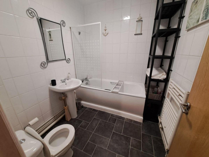 Bathroom, City Center Gem, Sefton