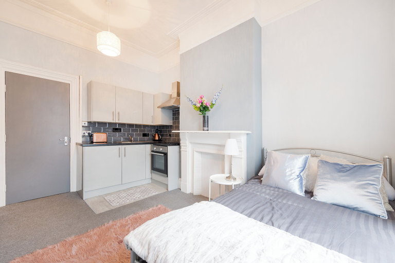 Bedroom 3, Lovely Studio in Bristol, Bristol