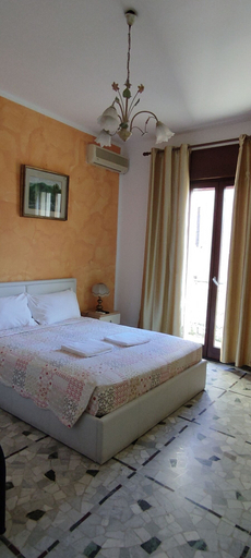 Bedroom 4, Caponi Bros, Venezia