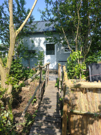 Others 5, Tuinhuisje in het groen, Almere