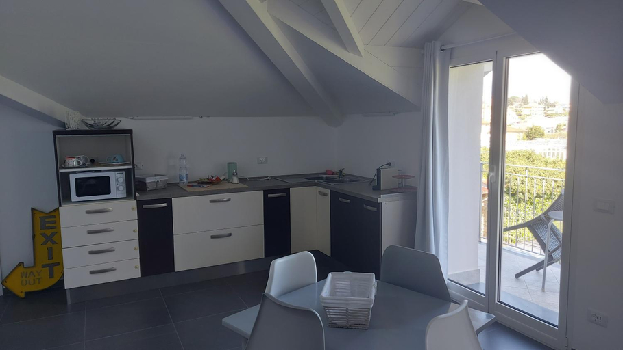 Others 4, B&B La casa al mare di MatiGio "Camera M", Savona