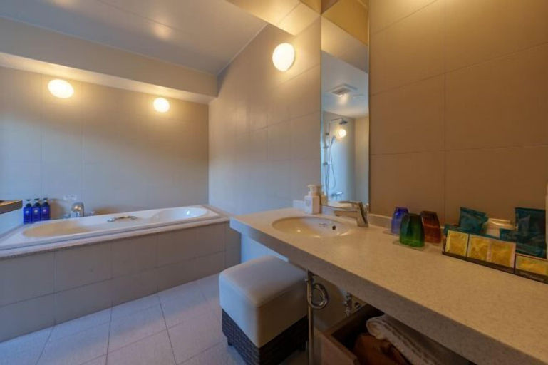Bathroom 4