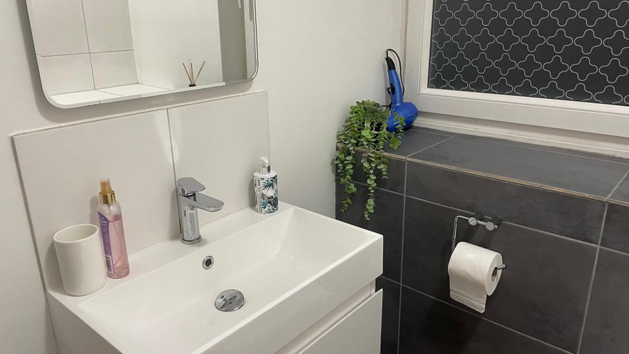 Bathroom 4, Cosy 1-bed Flat, Family Friendly, Free Parking, London