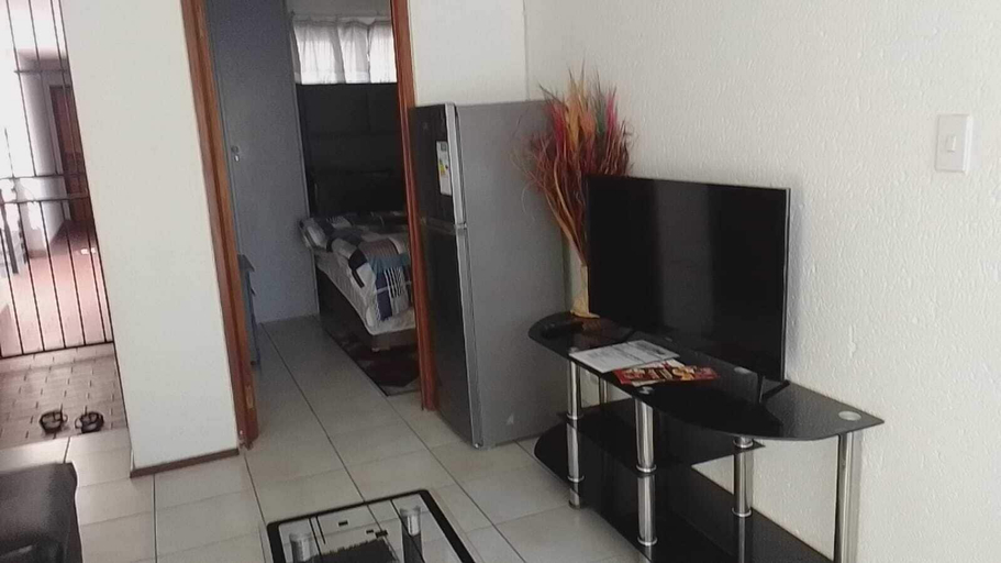 Others 3, One Bedroom Unit In Central Sandton, City of Johannesburg
