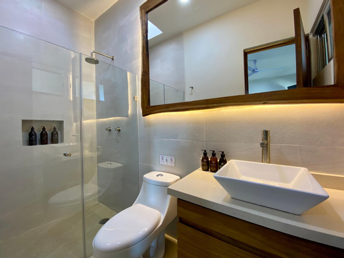 Bathroom 14