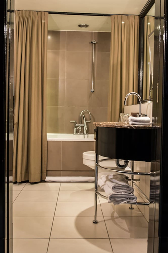 Bathroom 3, The College Hotel Amsterdam, Autograph Collection, Amsterdam