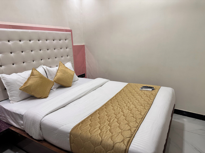 Bedroom 3, Hotel Airport Crown- Near Saki Naka, Mumbai Suburban