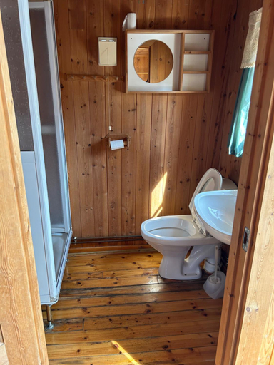 Shower 2, Atnasjø Kafe AS, Stor-Elvdal