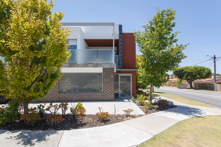 Exterior & Views 1, Stirling Apartment 3- Modern Central Apartment, Stirling
