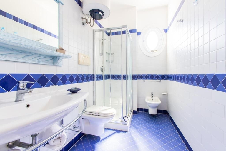 Bathroom, Cala La Luna Resort, Trapani