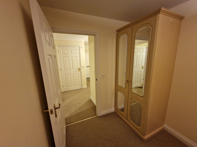 Others 3, 2 Bed Flat - Sleeps 4 - Parking - Wifi, Southampton