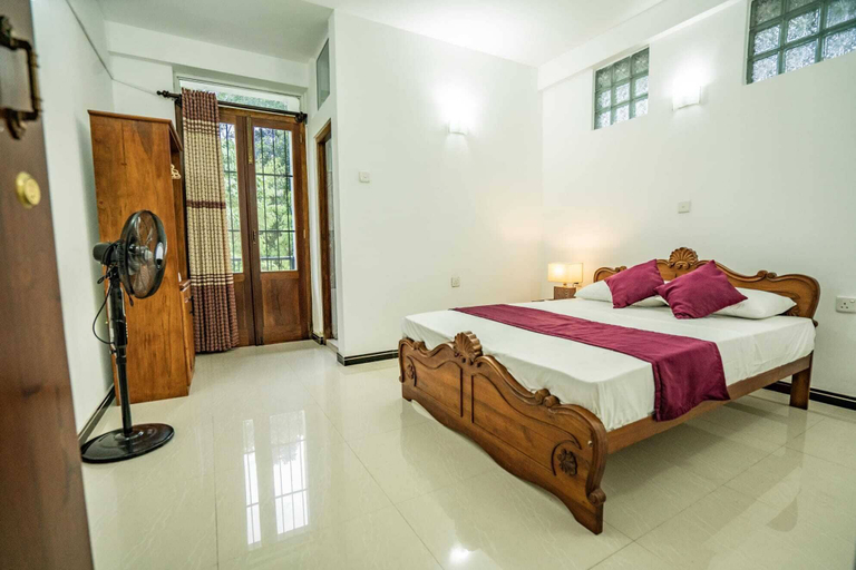 Bedroom 2, Spacious 4-bed Apartment in Katugastota, K.F.G. & G. Korale