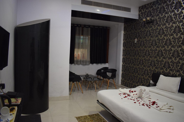 Others 2, HOTEL THE HILLS, Surguja