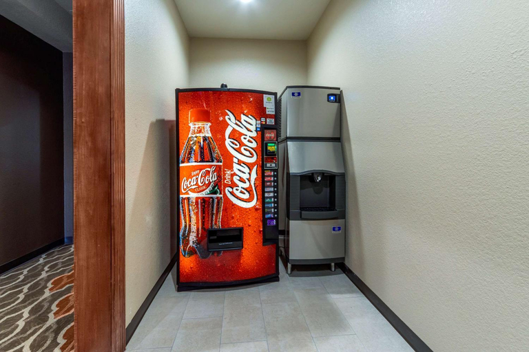 Food & Drinks 5, Comfort Inn & Suites Harrah, Oklahoma